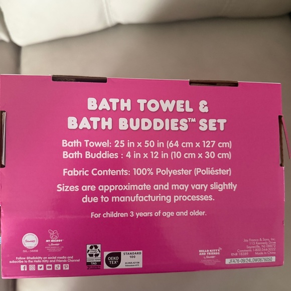 NWT - HELLO KITTY - Bath Towel and Bath Buddies Set - Picture 7 of 7